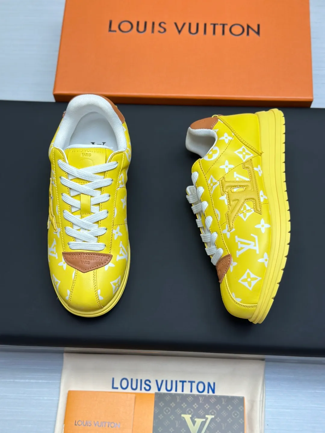 👟👟Ex-factory price 680👟👟 Full set of packaging with airplane box💰Top version LV-Louis Vuitton-classic catwalk new style 1:1 development replica of the original version! ! The upper foot is very comfortable. It is made of luxurious materials and fine workmanship. The midsole is printed with English letters "Made in Europe". The upper is made of calfskin imported from Italy. The side is decorated with the brand's LOGO and signature. The latest latex foot pads and mesh lining make the foot feel super comfortable. The original two-color TPU combination outsole is specially provided by the original factory. Bag technology Goodyear stitched edges Fabric: Exclusive customized first-layer cowhide Accessories: Exclusive private model Vuitton logo, lining: Customized silk mesh lining - first-layer silk cowhide lining Outsole: TPU combination outsole wear-resistant, non-slip and anti-yellowing Foot pads: new latex pads-mesh sweat-absorbent Counter technology: fully computerized sewing machine wire drawing Toe box back cover Hot and cold shaping Full set of pull-top lasts with medium and low logo patterns Special counter packaging - shoelaces, certificate, card, instructions, certificate of quality, dust bag, the most complete packaging on the entire network, women's 35-40 men's 38-46 (38/46 customized, non-refundable! GD9916